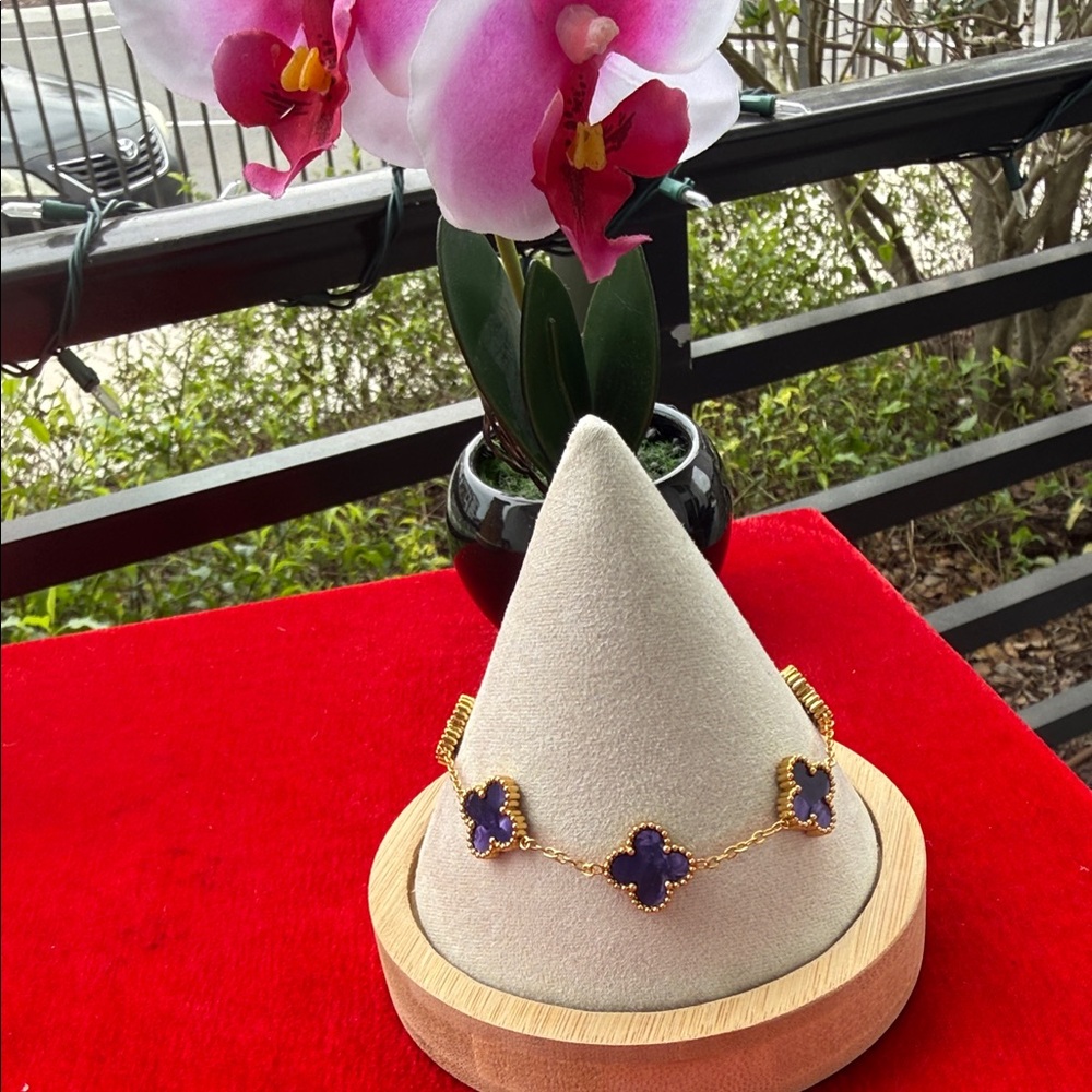 Elegant Gold and Purple Clover Bracelet